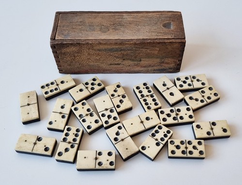 Tolles antikes domino spiel - tolles, domino-spiel