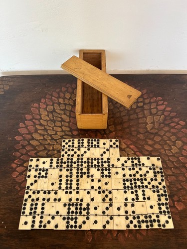 Domino spiel aus - spiel,